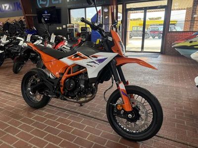 2026 KTM 390 SMC R - Photo 2