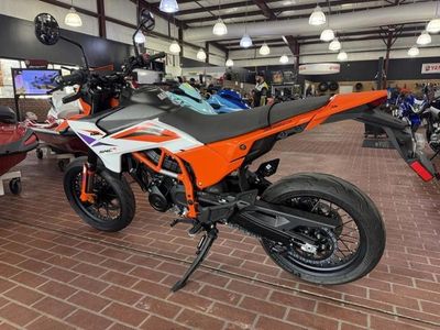 2026 KTM 390 SMC R - Photo 4