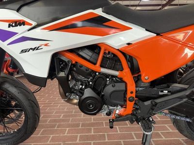 2026 KTM 390 SMC R - Photo 12