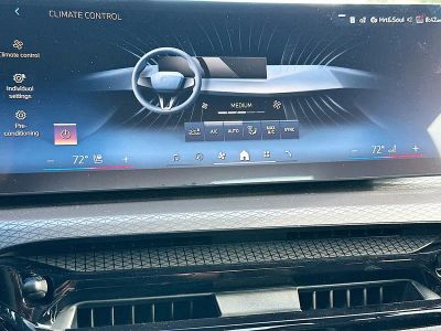 2026 BMW 3 Series — photo 13 view