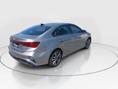 2024 Kia Forte — photo 7 view