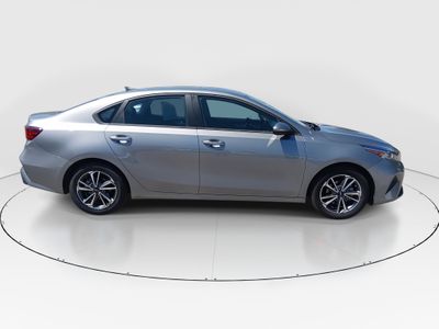2024 Kia Forte — photo 8 view