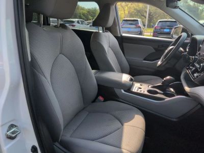 2023 Toyota Highlander — photo 16 view