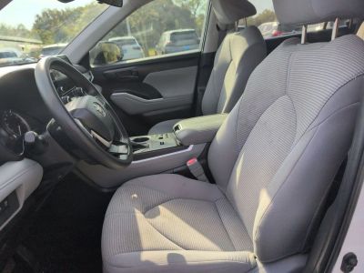 2023 Toyota Highlander — photo 10 view