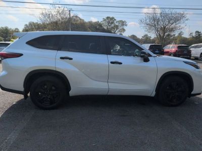 2023 Toyota Highlander — photo 17 view