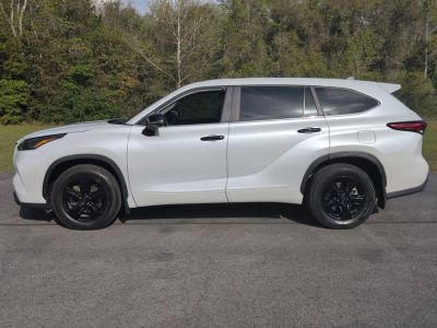 2023 Toyota Highlander — photo 12 view