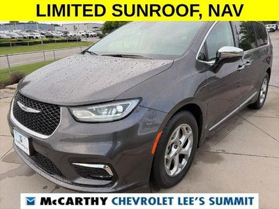 2023 Chrysler Pacifica - Photo 3