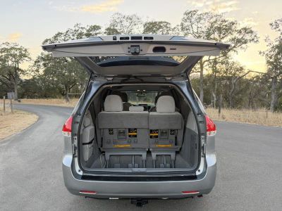 2011 Toyota Sienna — photo 15 view
