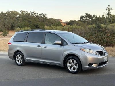 2011 Toyota Sienna — detail view