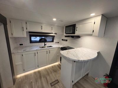 2027 Venture RV Campbound Platinum - Photo 7