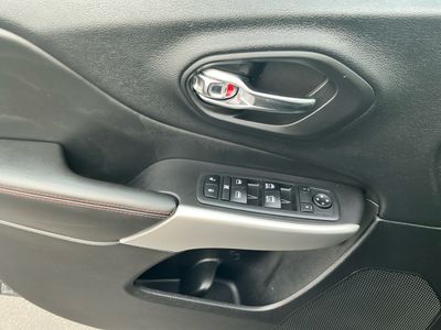 2018 Jeep Cherokee — photo 15 view