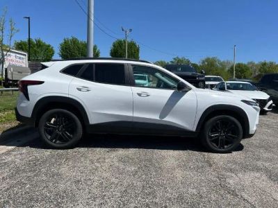 2024 Chevrolet Trax - Photo 2