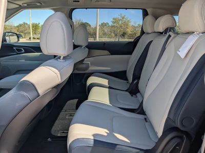 2026 Kia Carnival Hybrid — photo 18 view