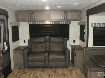 2022 Venture RV Stratus — detail view