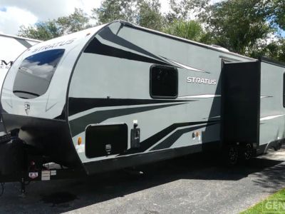2022 Venture RV Stratus — interior view