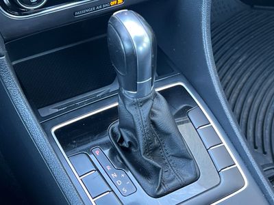 2017 Volkswagen Passat - Photo 21