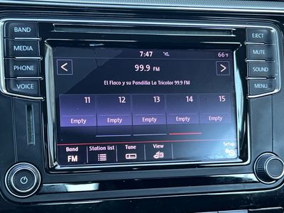 2017 Volkswagen Passat - Photo 18