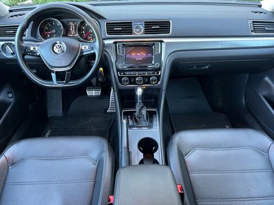 2017 Volkswagen Passat - Photo 3