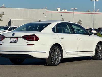 2017 Volkswagen Passat - Photo 2