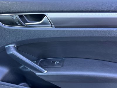 2017 Volkswagen Passat - Photo 17