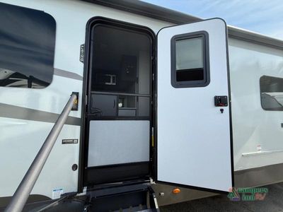 2026 Forest River RV Rockwood Ultra Lite — photo 22 view