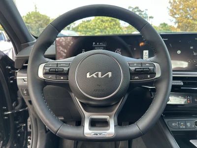 2026 Kia K5 — photo 17 view