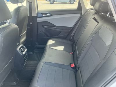 2024 Volkswagen Taos — photo 16 view