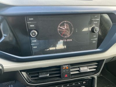 2024 Volkswagen Taos — photo 11 view