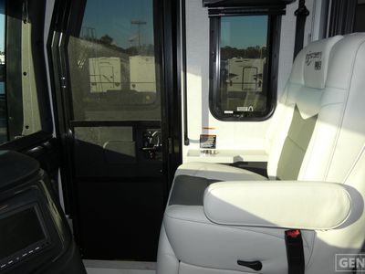 2026 Fleetwood Discovery LXE - Photo 10