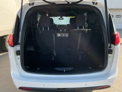 2019 Chrysler Pacifica — photo 17 view