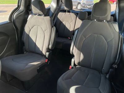 2019 Chrysler Pacifica — photo 18 view