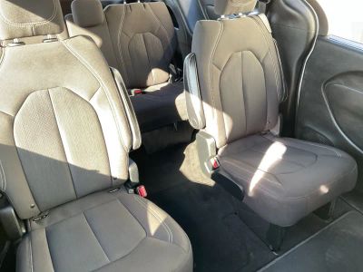 2019 Chrysler Pacifica — photo 14 view
