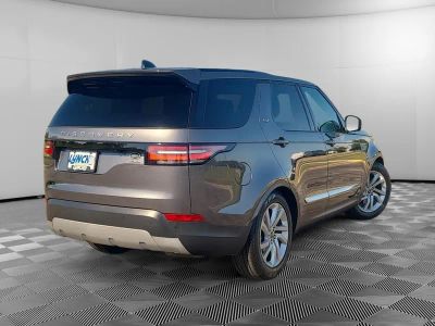 2018 Land Rover Discovery — interior view