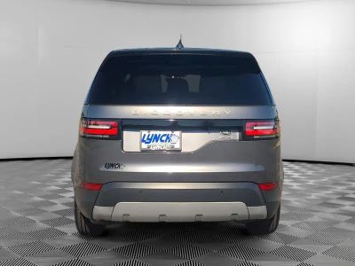 2018 Land Rover Discovery — rear three-quarter view