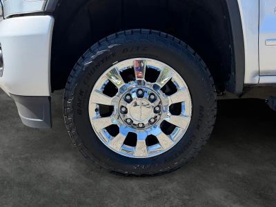 2019 GMC Sierra 2500HD — interior view