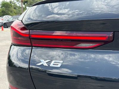 2027 BMW X6 — photo 10 view