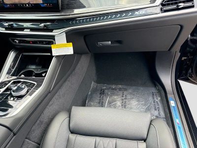 2027 BMW X6 — photo 17 view