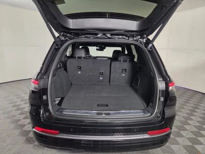 2026 Jeep Grand Cherokee — photo 18 view