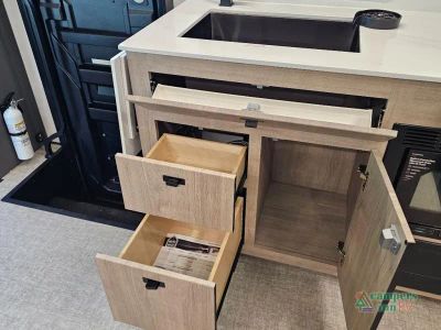 2027 Grand Design Lineage Series M — photo 29 view
