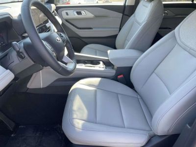 2026 Ford Explorer — photo 13 view