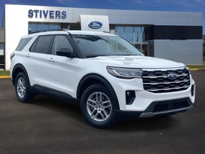 2026 Ford Explorer Active in Star White Metallic Tri-Coat — front three-quarter view