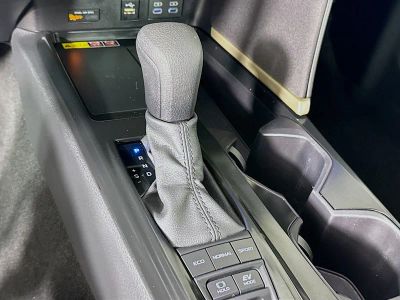2025 Toyota Camry — photo 16 view