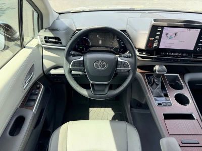 2023 Toyota Sienna XLE - Photo 19