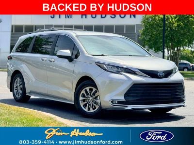 2023 Toyota Sienna XLE - Photo 1