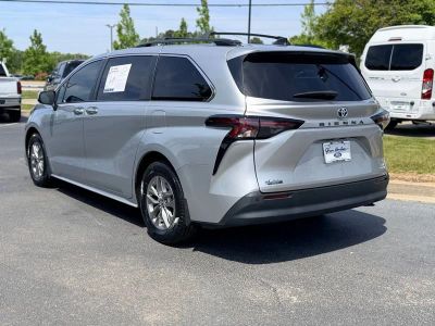 2023 Toyota Sienna XLE - Photo 6