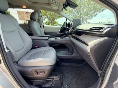 2023 Toyota Sienna XLE - Photo 14