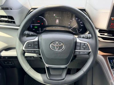 2023 Toyota Sienna XLE - Photo 18