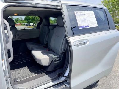 2023 Toyota Sienna XLE - Photo 15