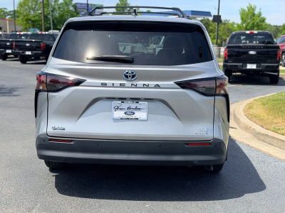2023 Toyota Sienna XLE - Photo 9