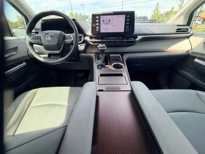 2023 Toyota Sienna XLE - Photo 21